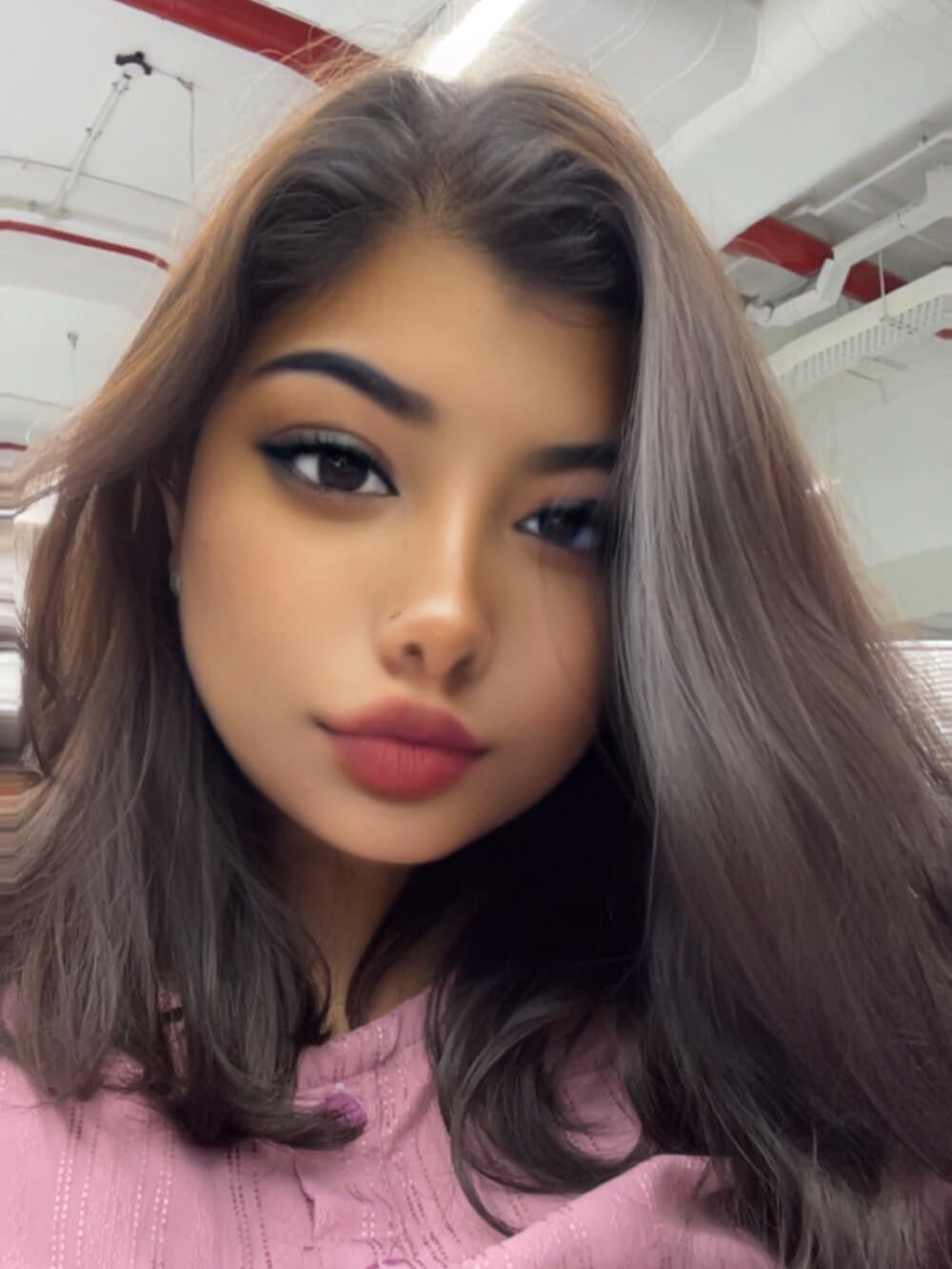 DevineDevilQueen is your webcam cam girl for thrilling 1 on 1 sex cam.