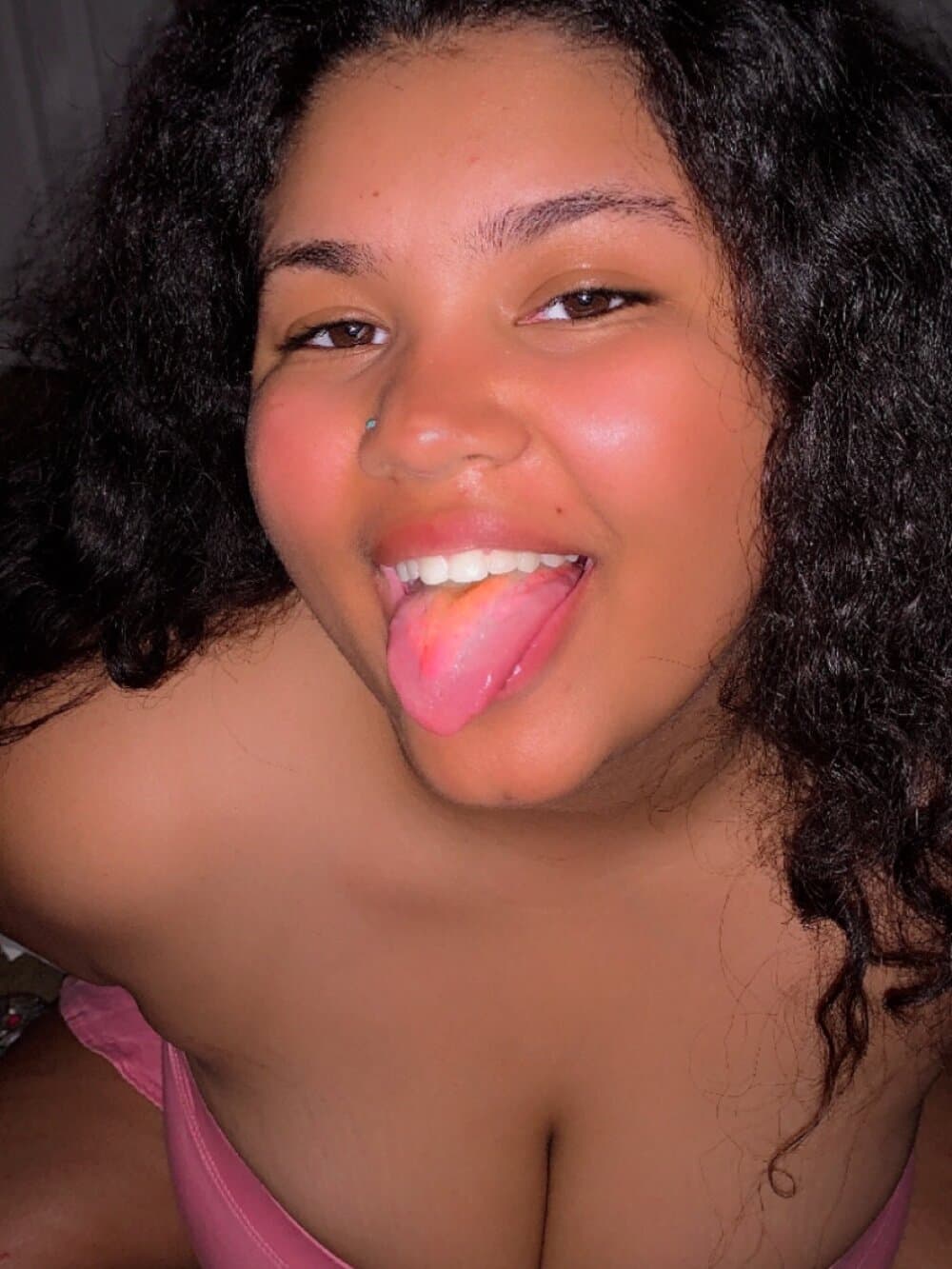 model KittyLoroi invites you to explore intimate 1 on 1 sex cam sessions.