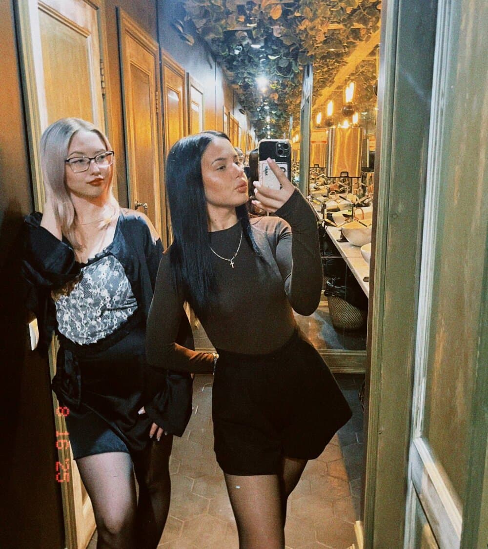 caressyourself is the perfect performer for playful cam to cam sex adventures.