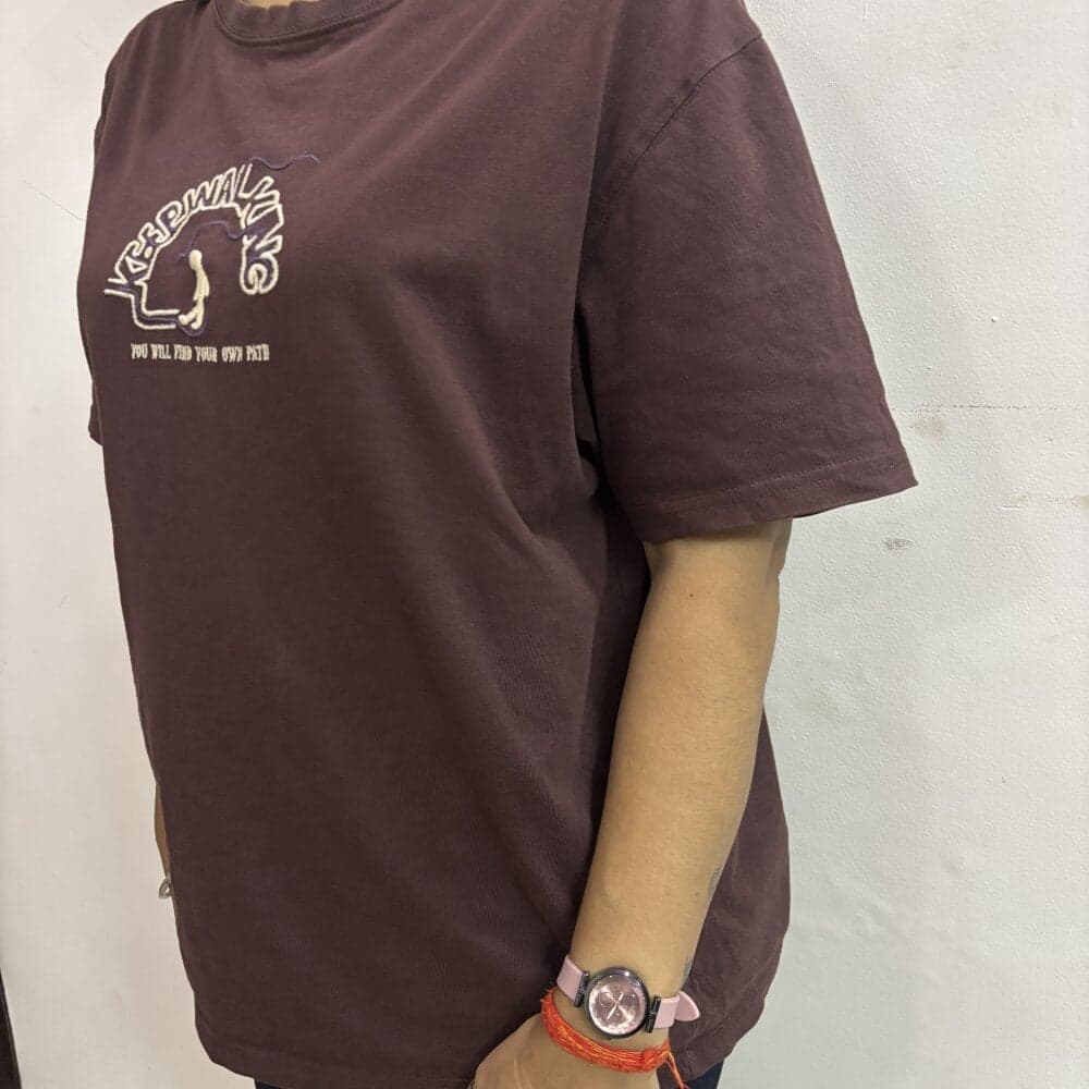 Watch posewith, a stunning babe, for exciting cam to cam sex.