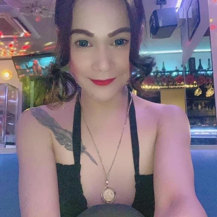 MonstrousCockDiva is ready to entertain you in a private show as a trans girl.