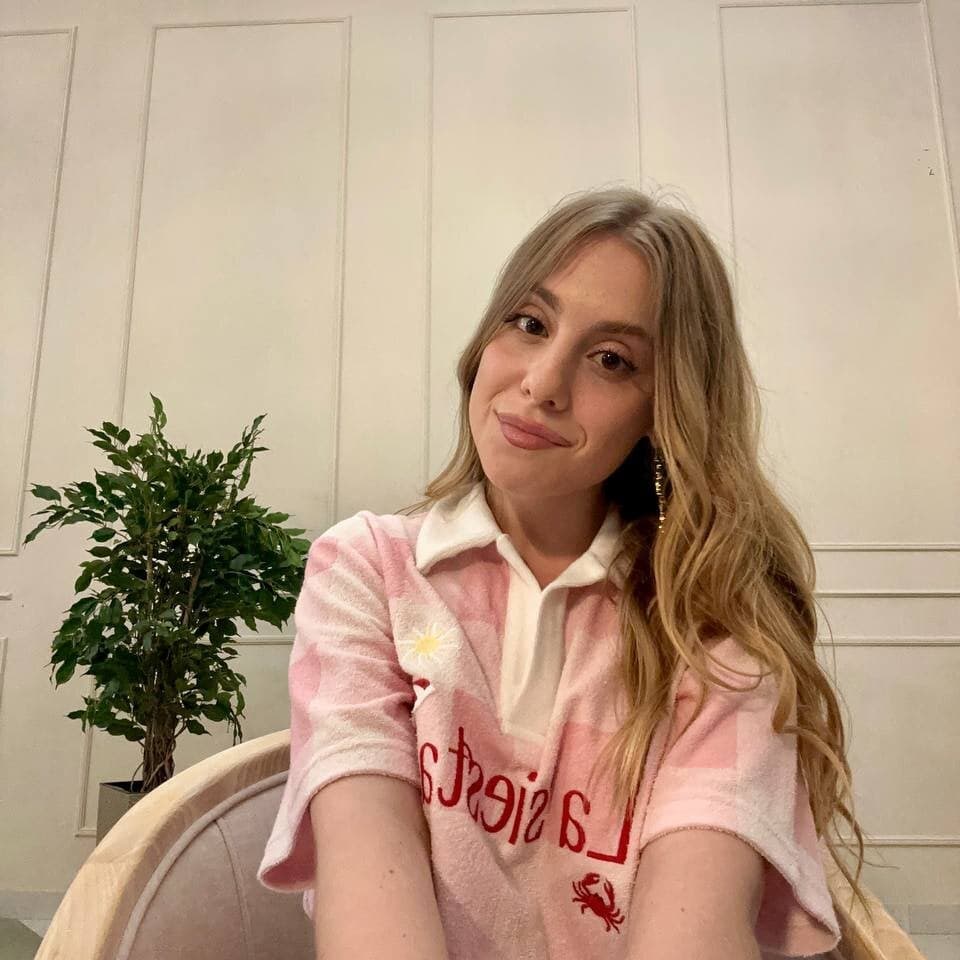 Watch DreamyOlivia, your favorite model, in an exclusive nude chat now.