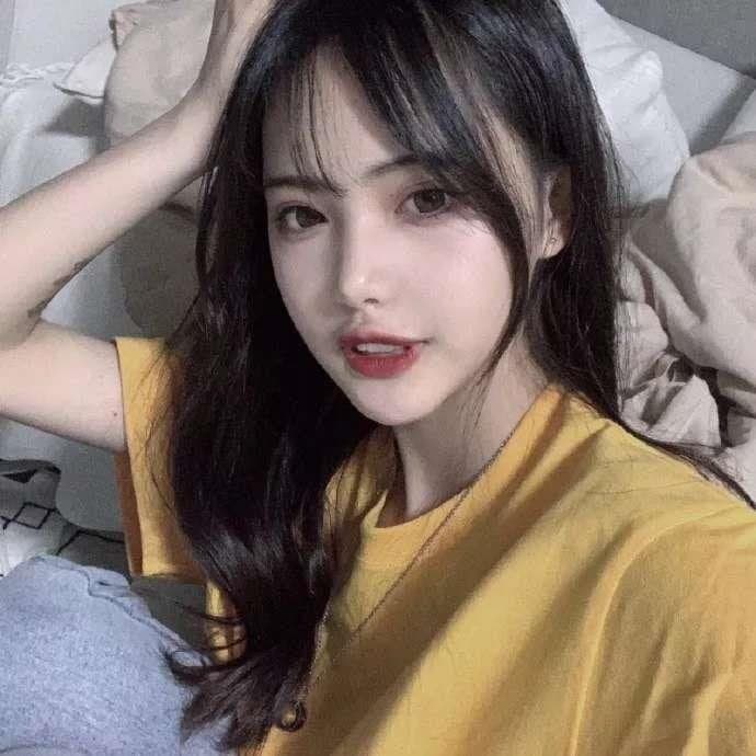 Watch Stella-999, a stunning babe, for exciting cam to cam sex.