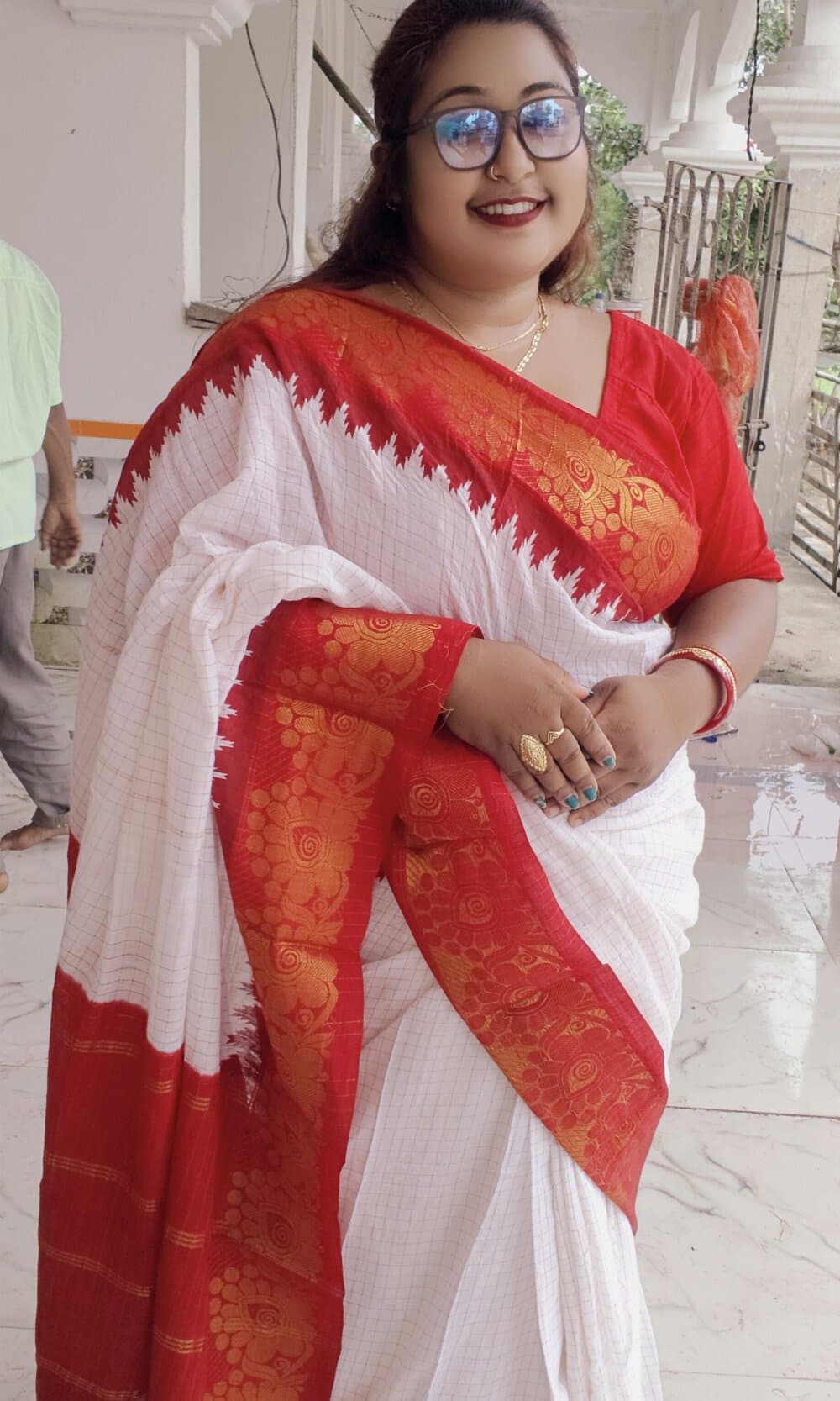 hotbhabhi011 is your webcam cam girl for thrilling 1 on 1 sex cam.