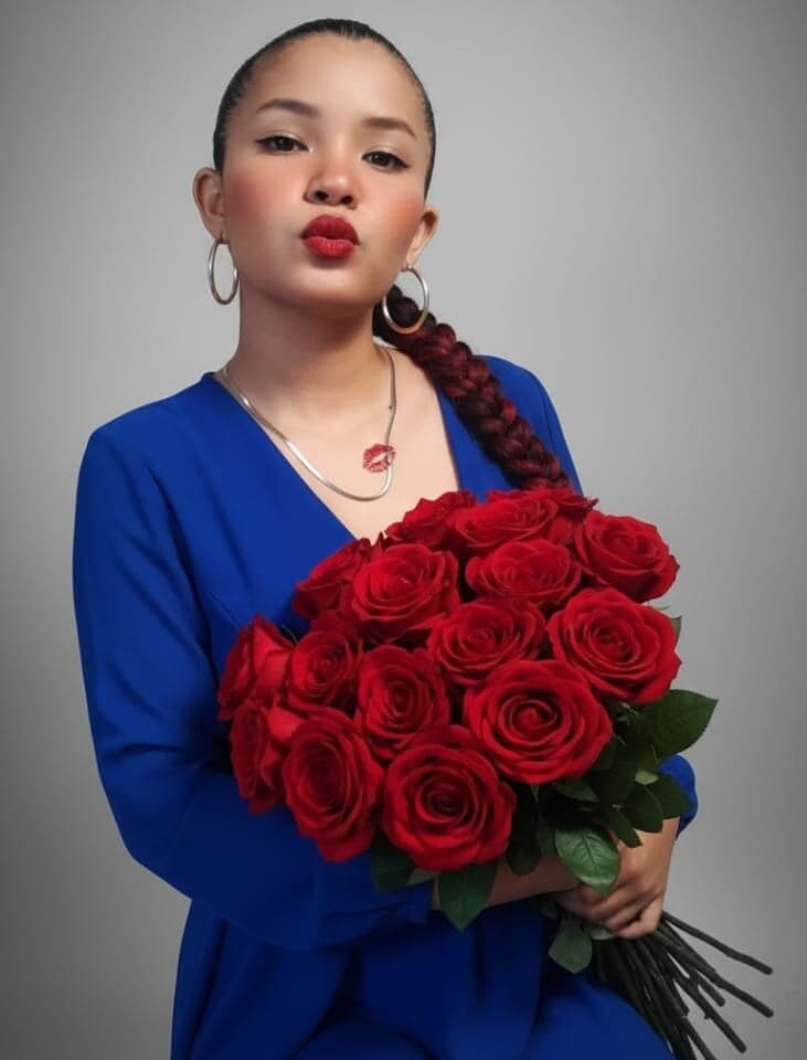 barely_legal_angel enjoys cam to cam sex with beautiful cam girls for 1 on 1 sex cam fun.