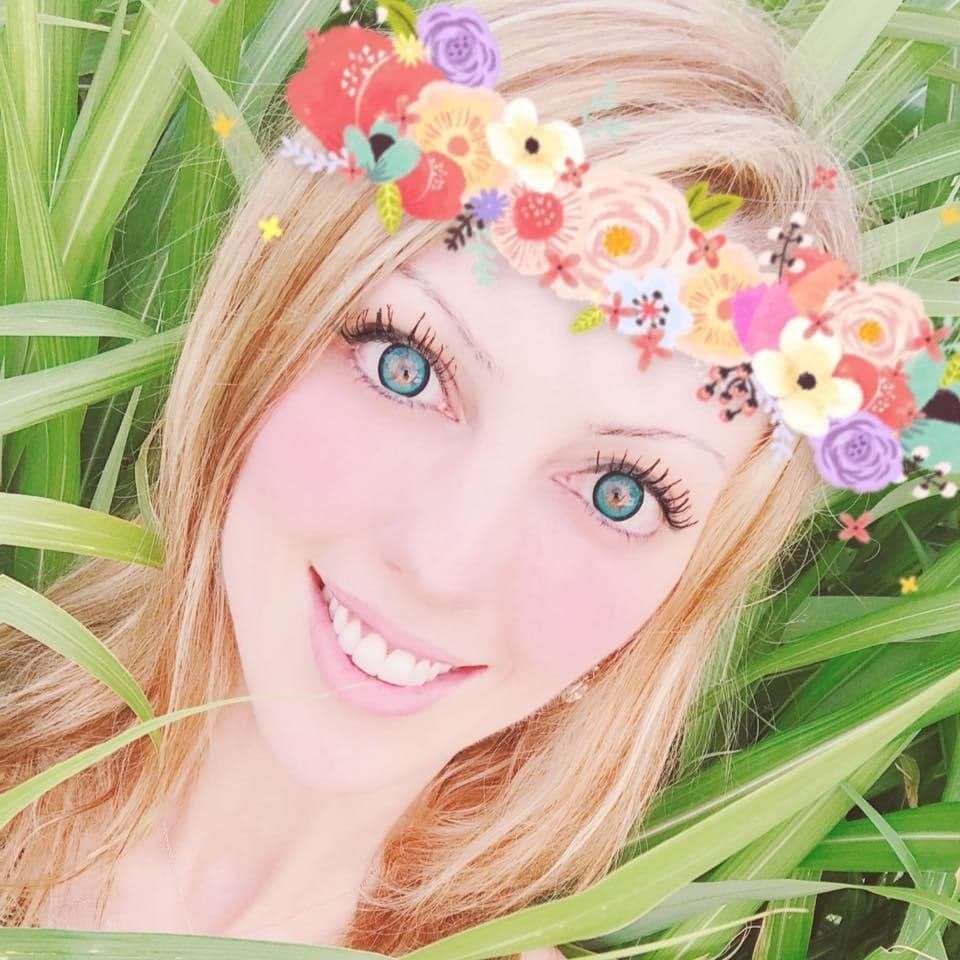 Delight in cam to cam sex with CelestialRuby, a gorgeous performer.