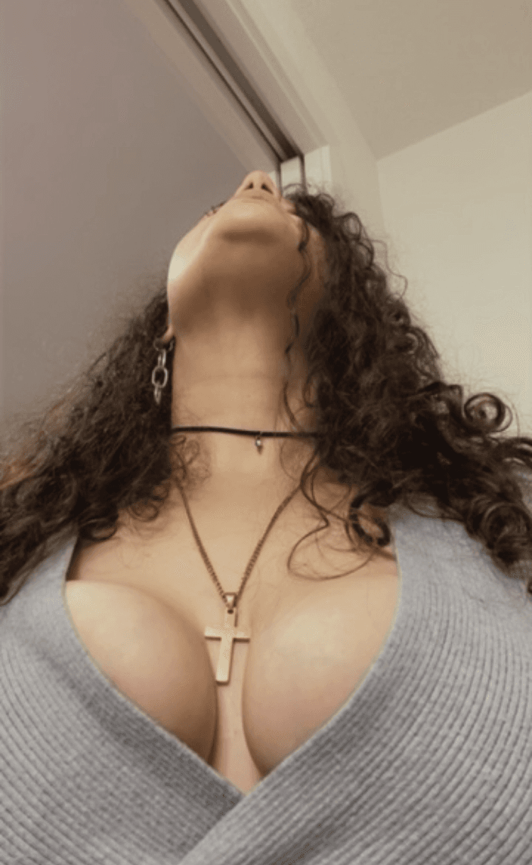 Discover cam to cam sex with filthyaleks, the webcam girl of your dreams.