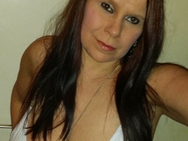 Endrocleia enjoys cam to cam sex with beautiful cam girls for 1 on 1 sex cam fun.