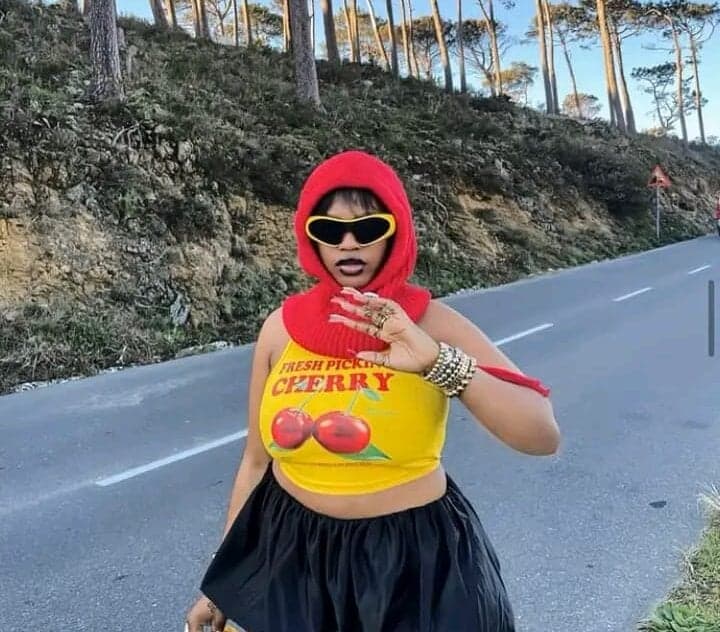 Meet STEFFIE_49, your private chick for exclusive 1 on 1 sex cam.