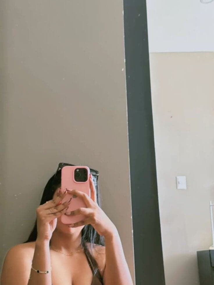 model Laila_Anal invites you to explore intimate 1 on 1 sex cam sessions.