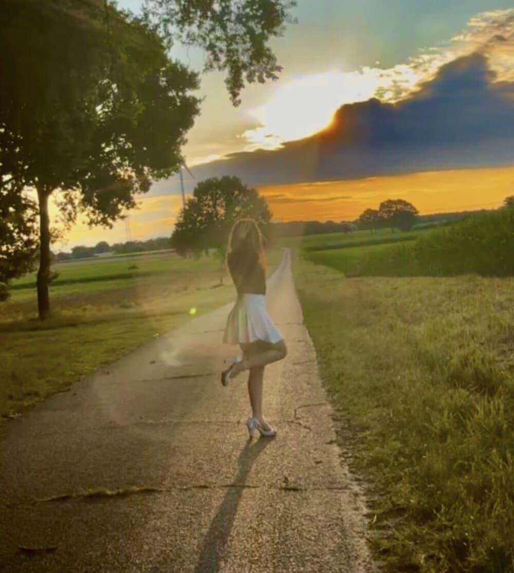 Watch HotAlice69, a stunning babe, for exciting cam to cam sex.