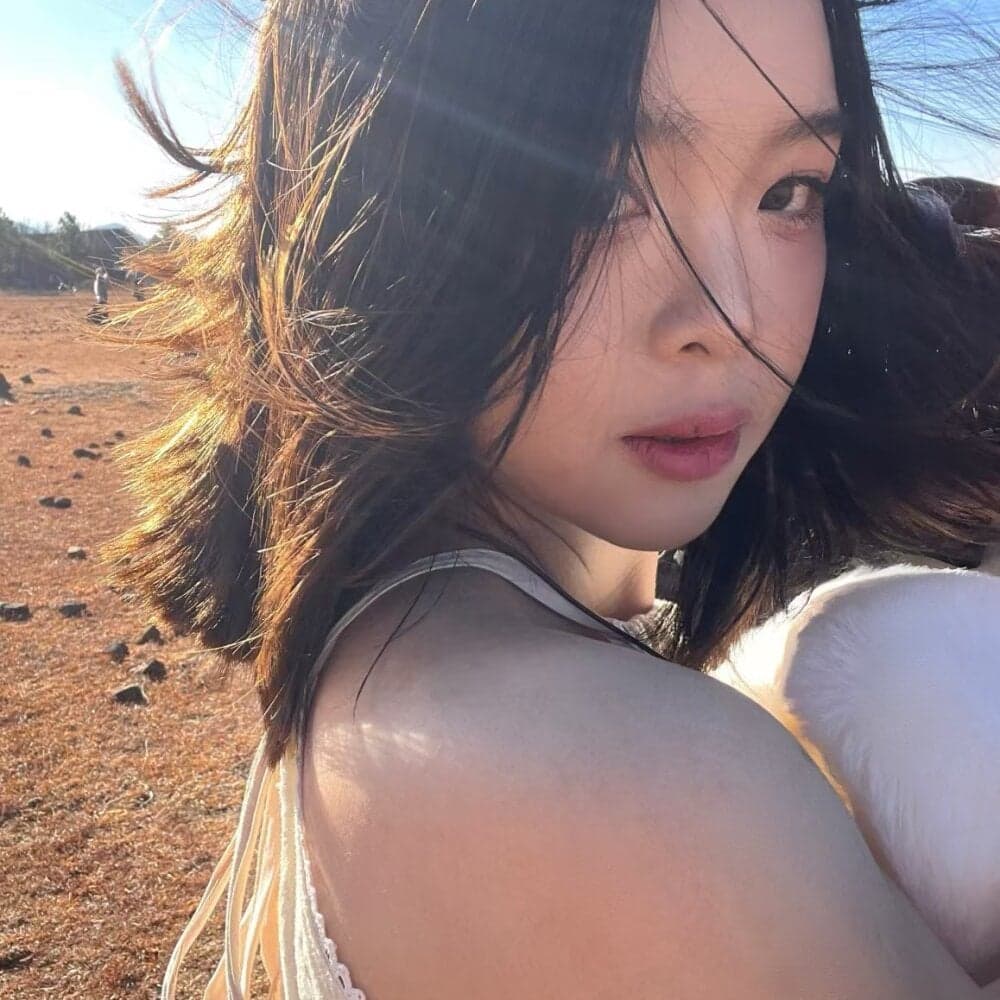 qiqi_x is the perfect performer for playful cam to cam sex adventures.