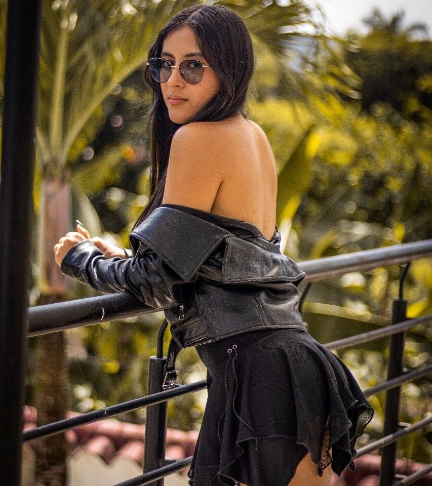 model Juanita-Diaz invites you to explore intimate 1 on 1 sex cam sessions.