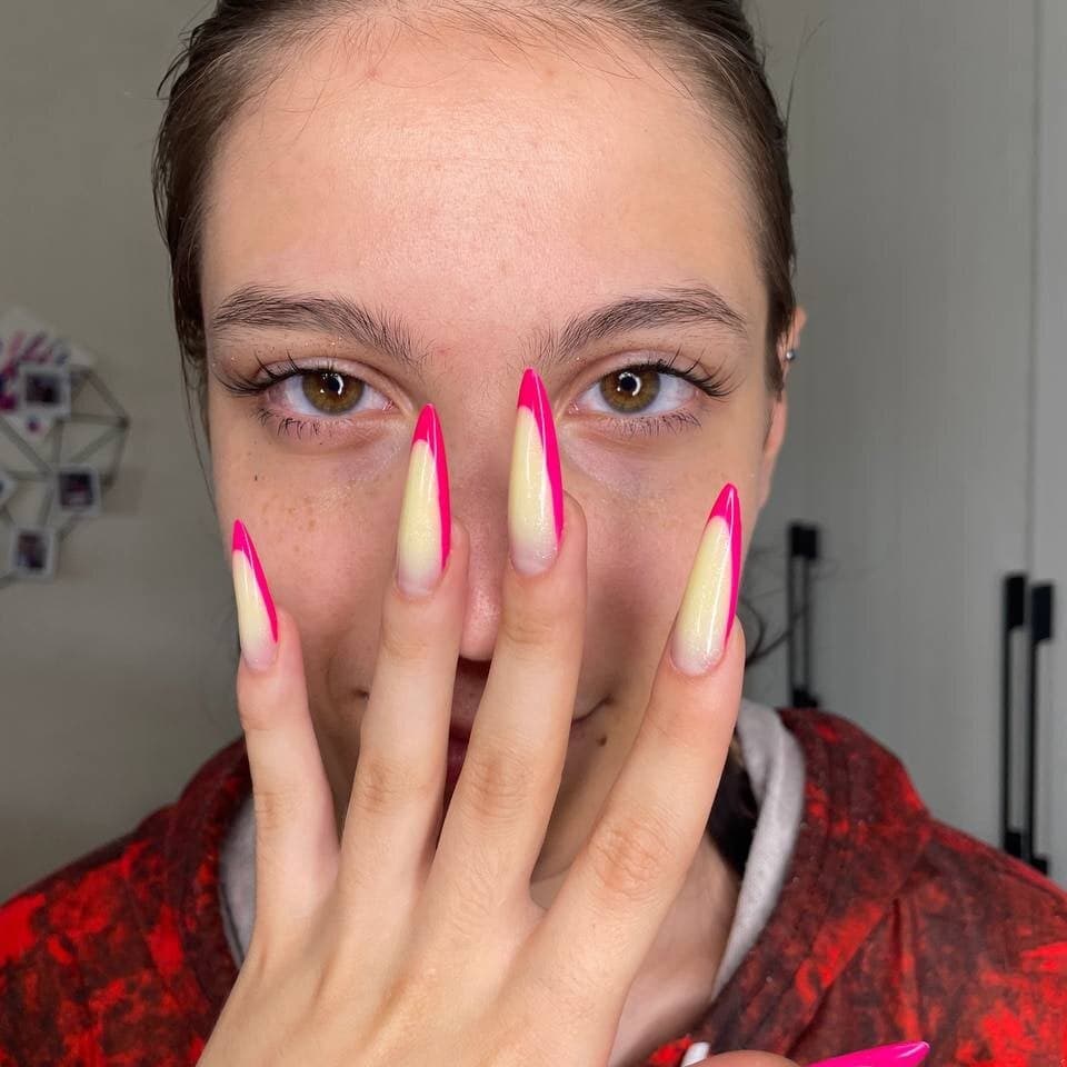 Watch LidaAngel21, a stunning babe, for exciting cam to cam sex.