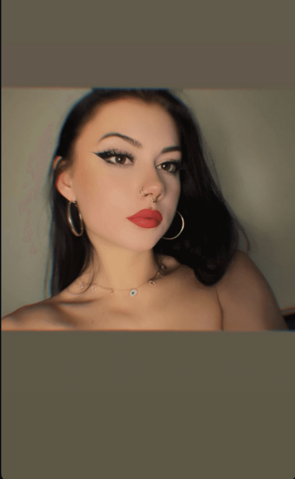 model mysami420 invites you to explore intimate 1 on 1 sex cam sessions.